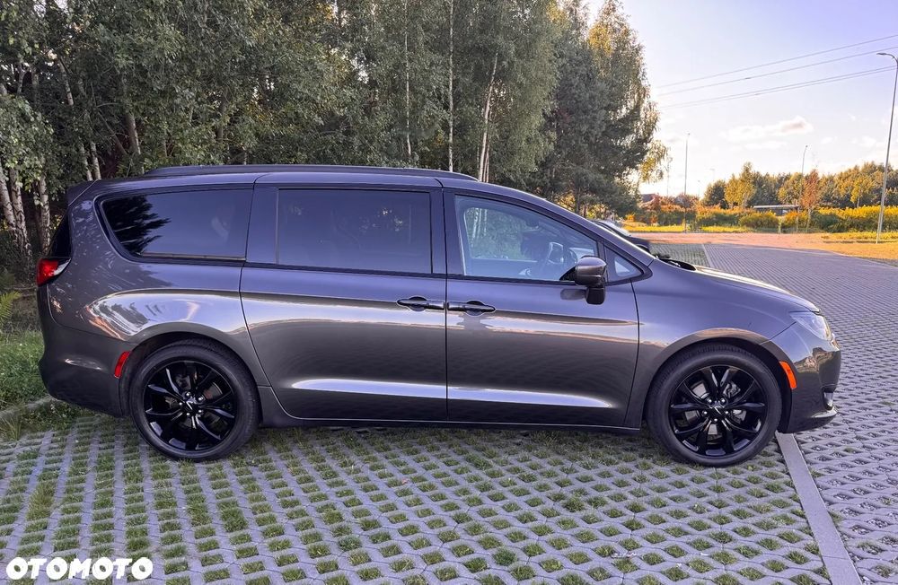 Chrysler Pacifica - 3