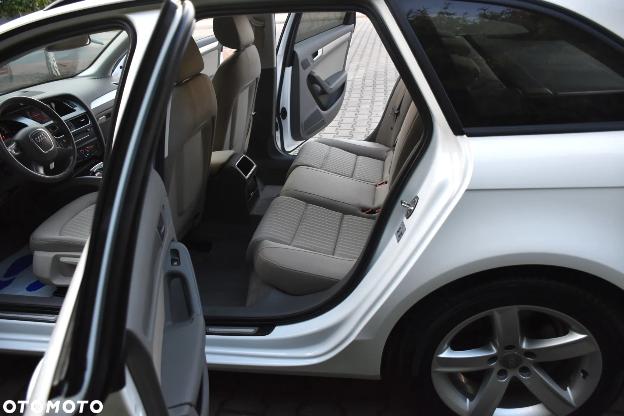 Audi A4 Avant 2.0 TDI DPF Ambiente - 15