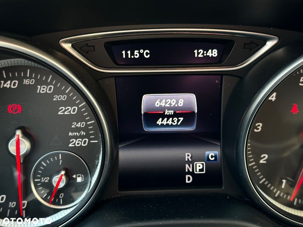 Mercedes-Benz GLA 250 4Matic 7G-DCT - 32