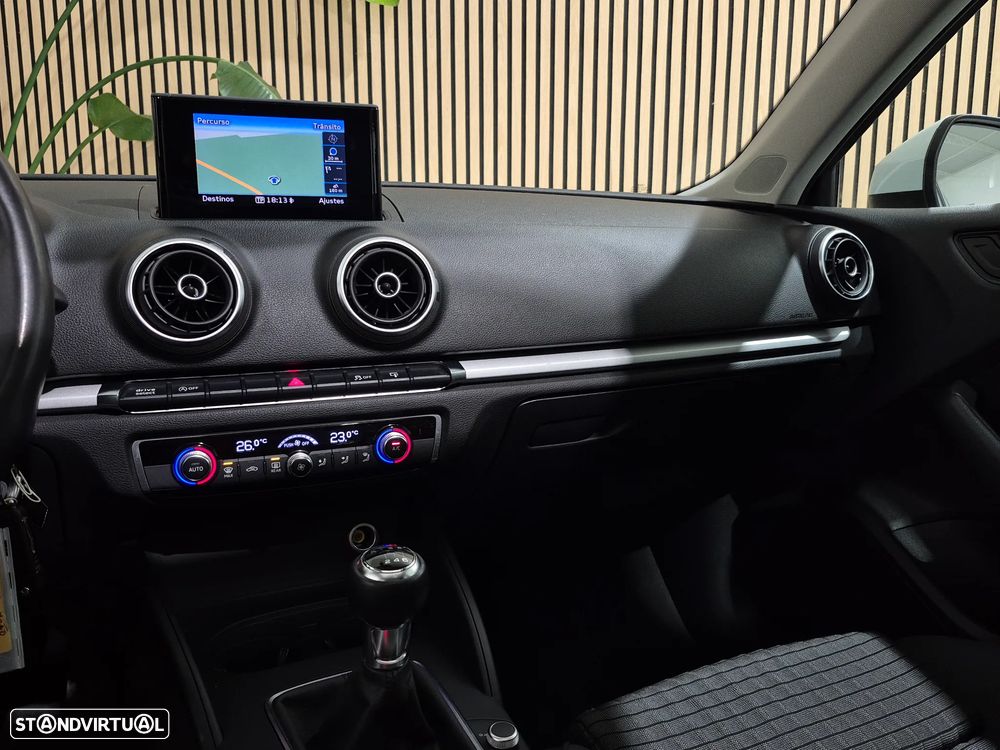 Audi A3 Sportback 1.6 TDI Attraction Special Edition - 12