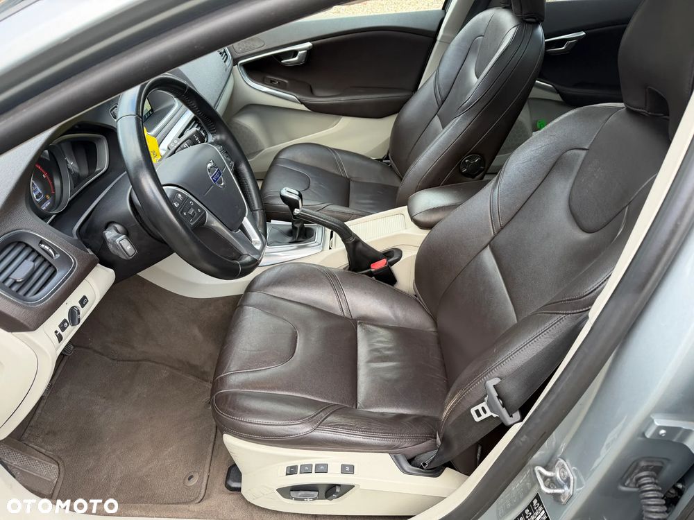 Volvo V40 D2 Inscription - 12