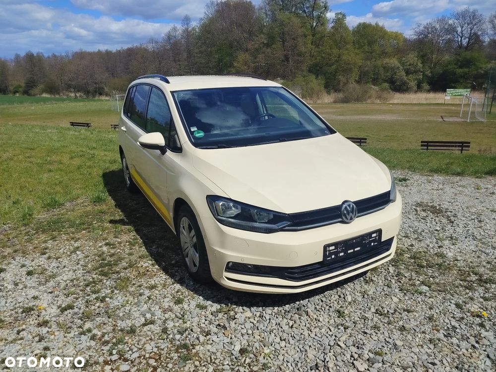 Volkswagen Touran - 12