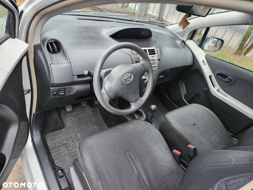 Toyota Yaris 1.0 Terra EU5 - 4