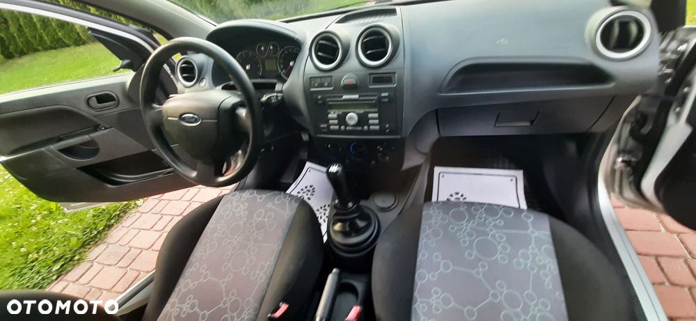 Ford Fiesta - 33