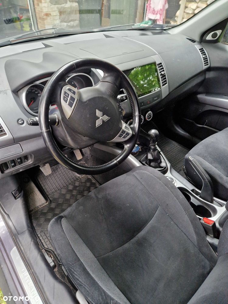 Mitsubishi Outlander - 7
