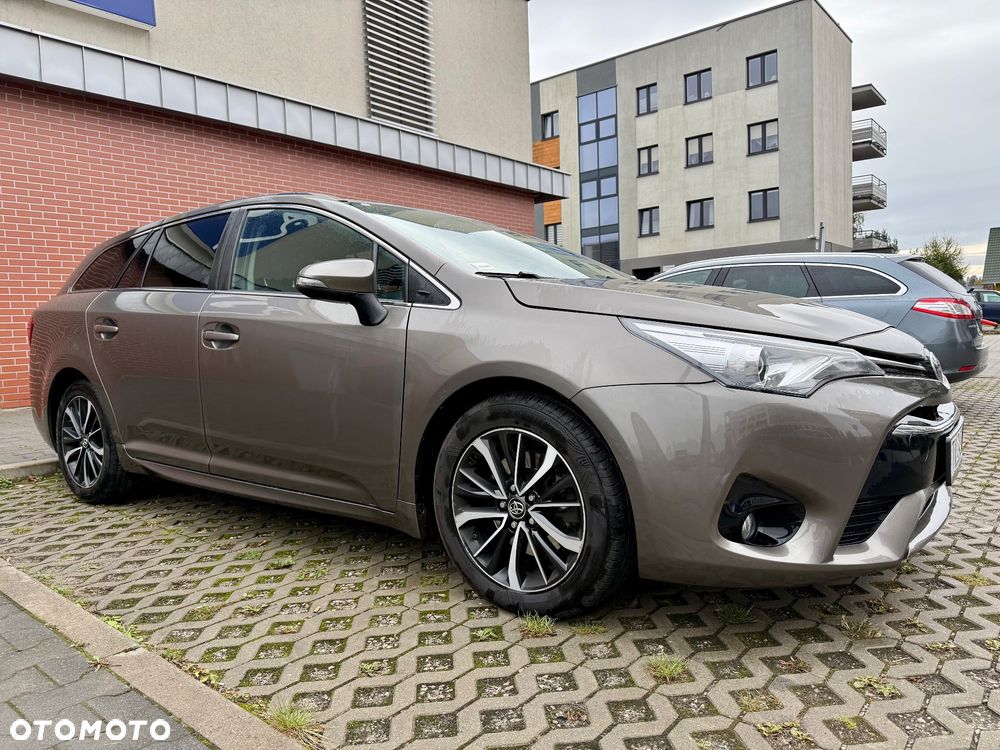 Toyota Avensis 2018 photo 3