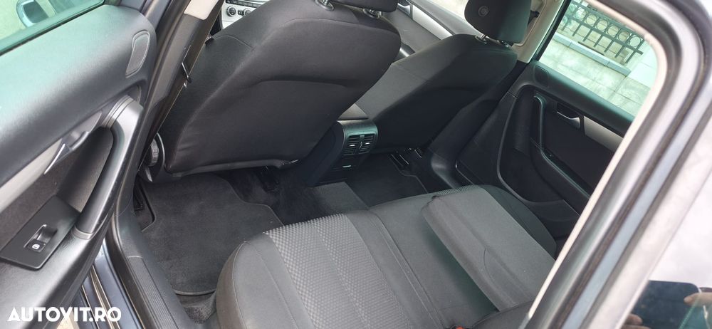 Volkswagen Passat - 8