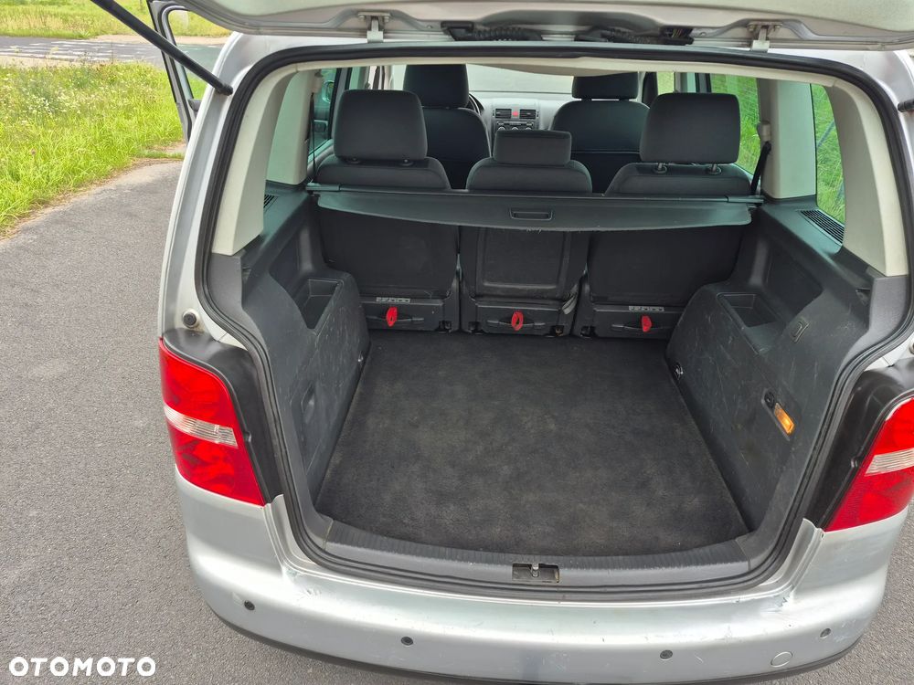 Volkswagen Touran - 10