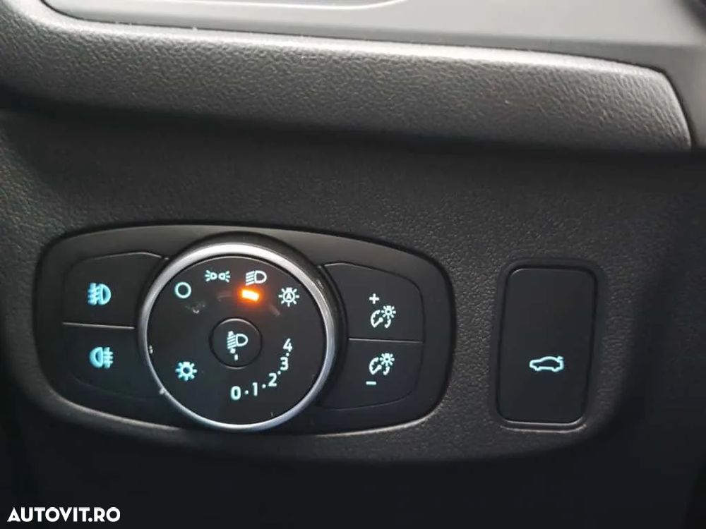 Ford Focus 1.5 EcoBlue Titanium - 28