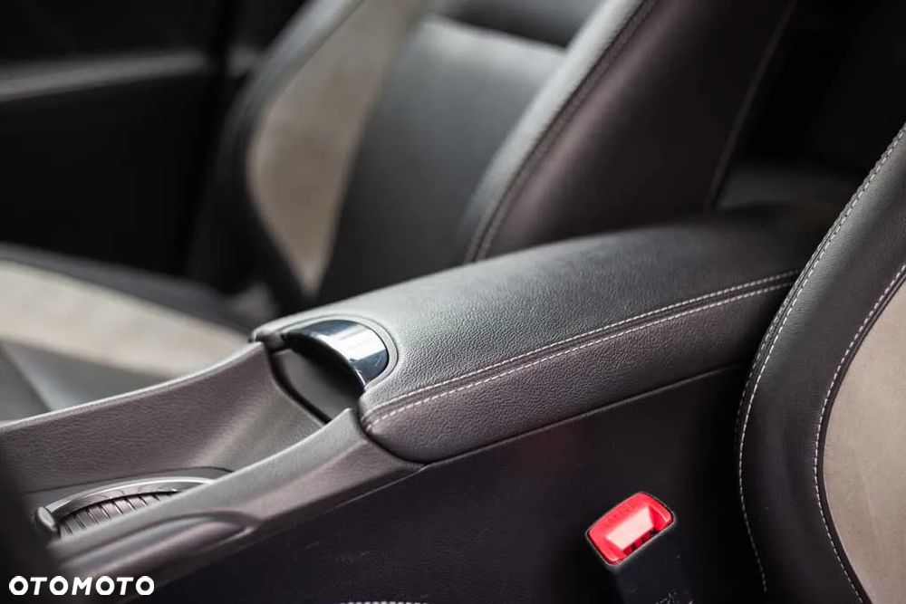 Toyota Avensis 2.0 D-4D Selection - 23