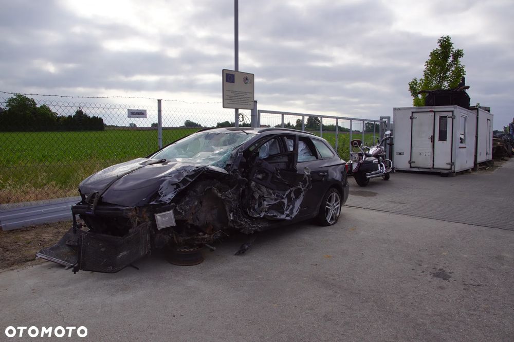 Auto na części - Seat Leon III ST Lift 1.6 TDI 90 KM DDY RSC L9YT 167 tys. 2018R Drzwi Lampy Klapa Szyby Felgi Relingi - 2