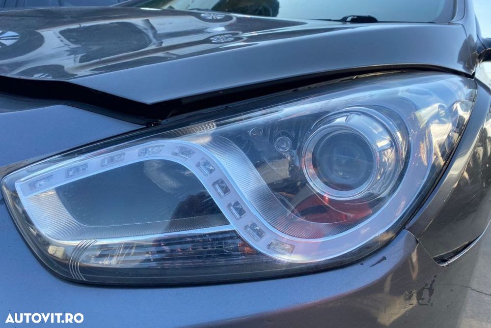 FAR STANGA FATA CU LUPA SI LED  HYUNDAI I40 2012-2015 - 1