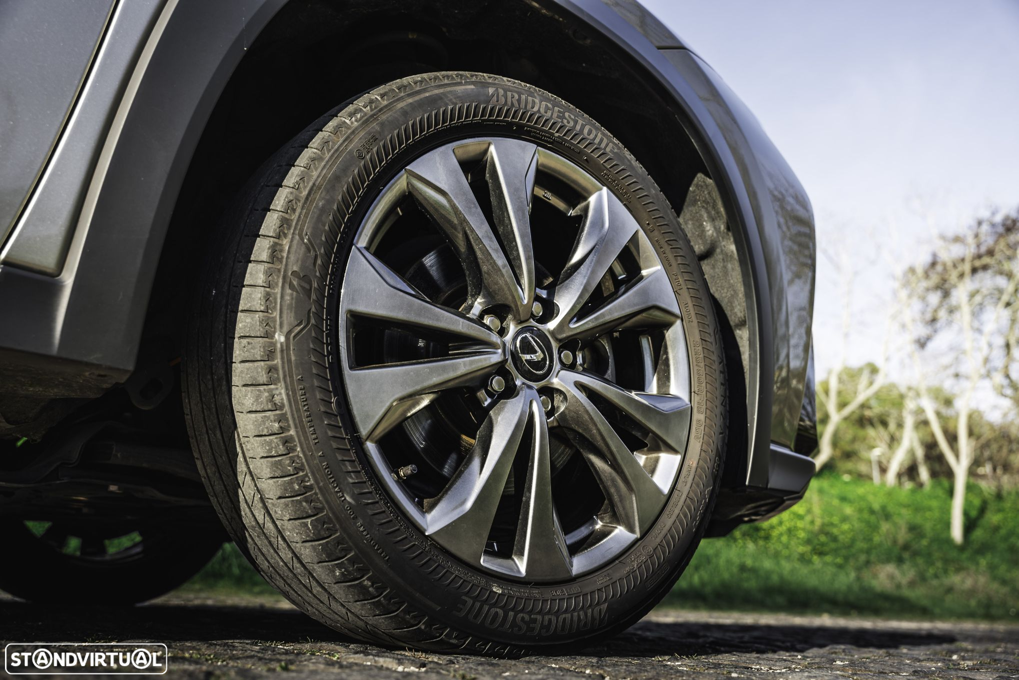Lexus ux-250h - 16
