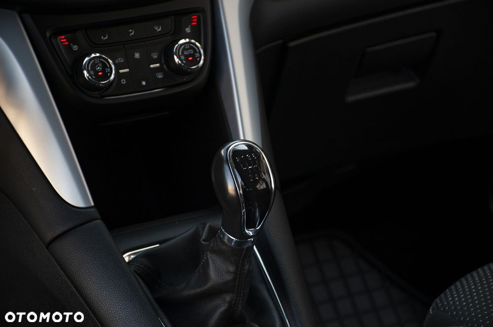 Opel Zafira 2.0 D (CDTI ecoFLEX) Start/Stop Active - 26