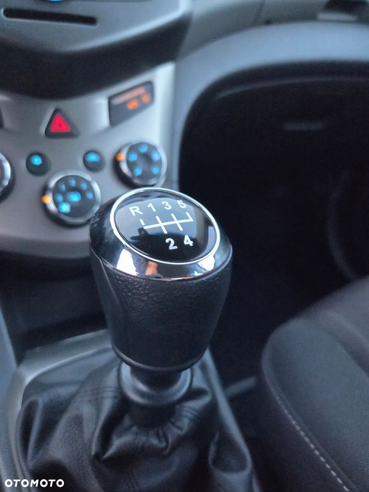 Chevrolet Aveo 1.2 LT - 25