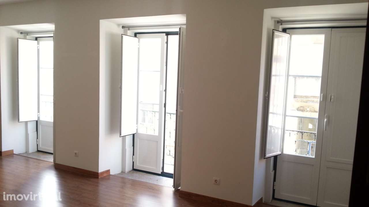 Excelente T1 na Lapa - Grande imagem: 3/6