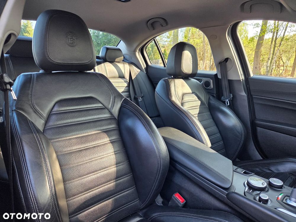 Alfa Romeo Giulia 2.2 AT8-Q4 Veloce - 33