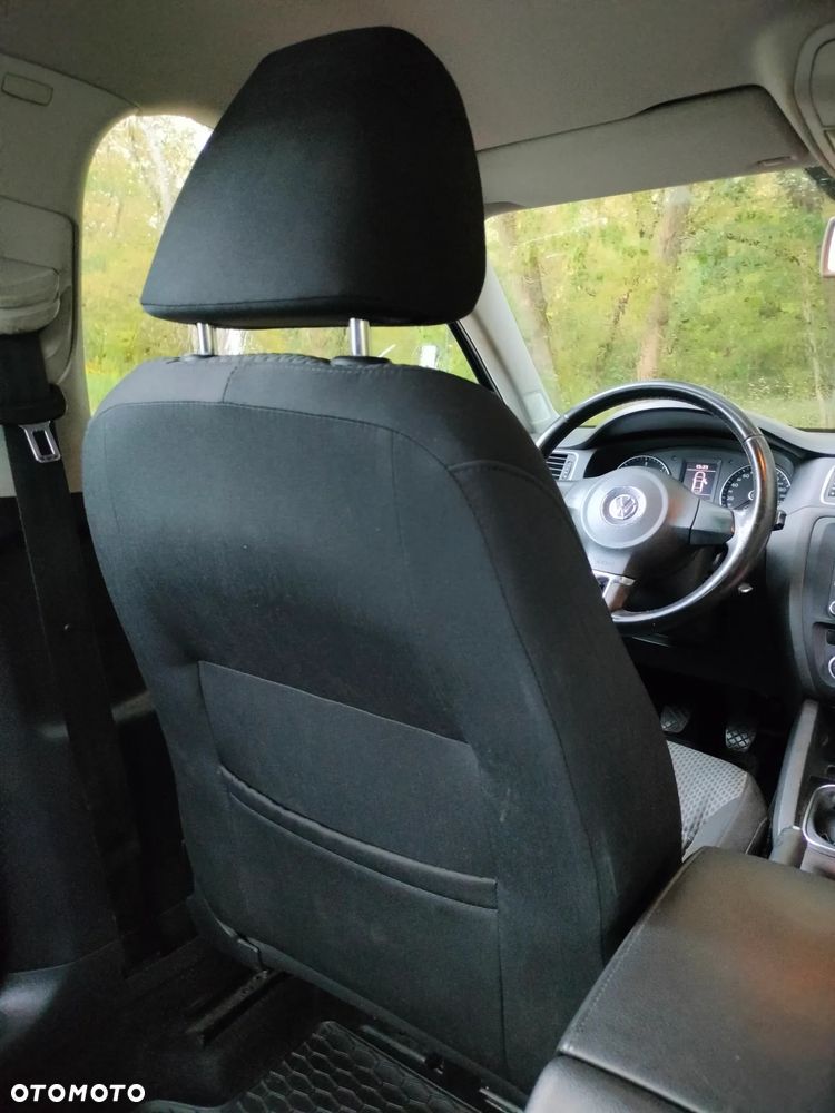 Volkswagen Jetta 1.6 TDI Comfortline - 23