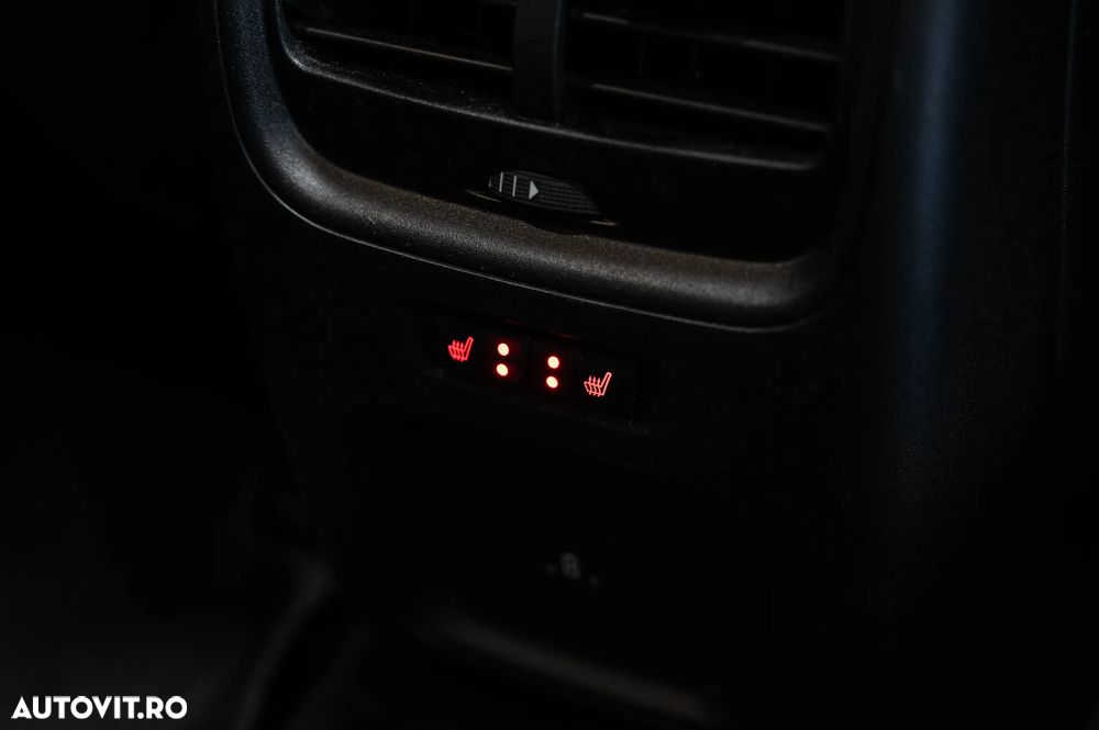 Ford Kuga 2.5 Duratec PHEV ST-LINE - 31