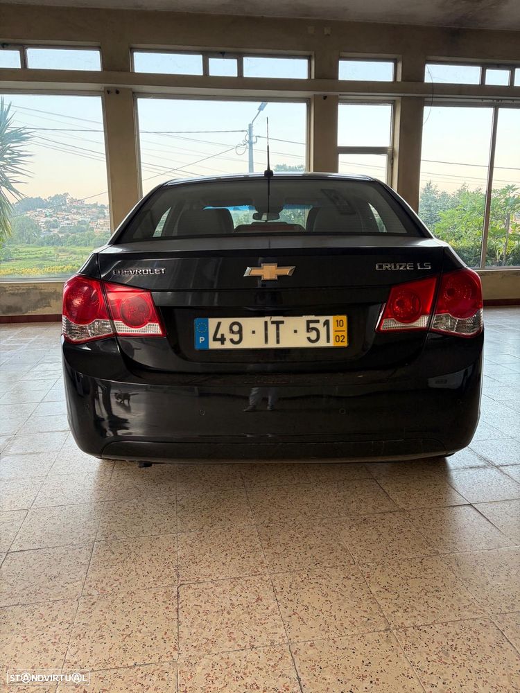 Chevrolet Cruze 1.6 LS - 6