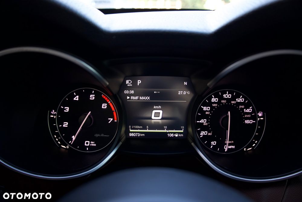 Alfa Romeo Stelvio 2.0 Turbo 16V AT8-Q4 Ti - 10