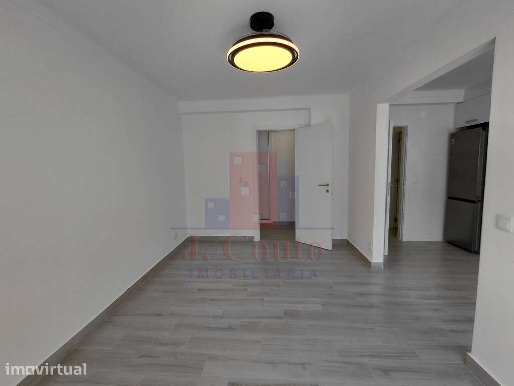 Apartamento T1 com terraço e estacionamento - Grande imagem: 3/21