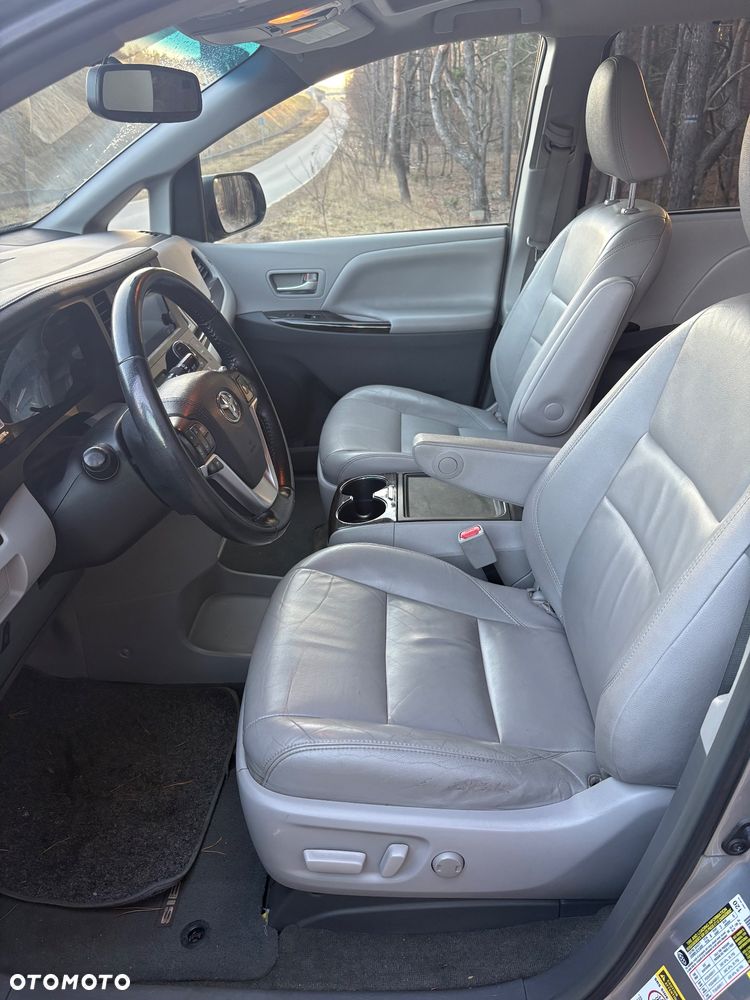 Toyota Sienna 3.5 V6 SE - 11