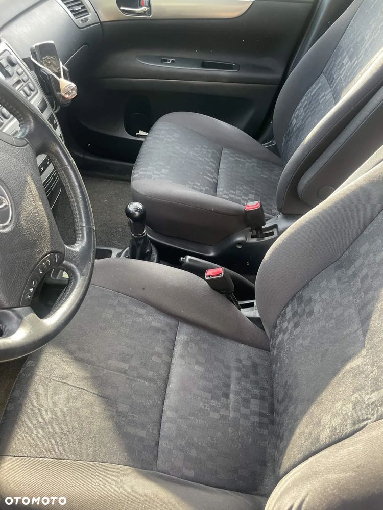 Toyota Avensis Verso D-4D - 15
