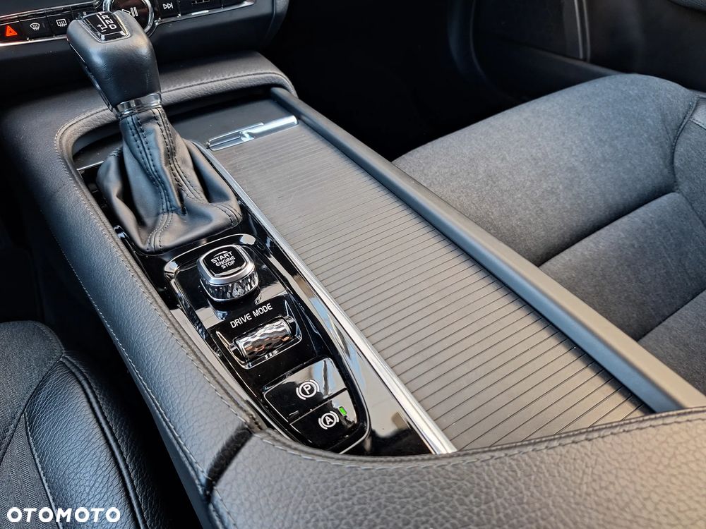 Volvo V90 D4 Momentum Pro - 32