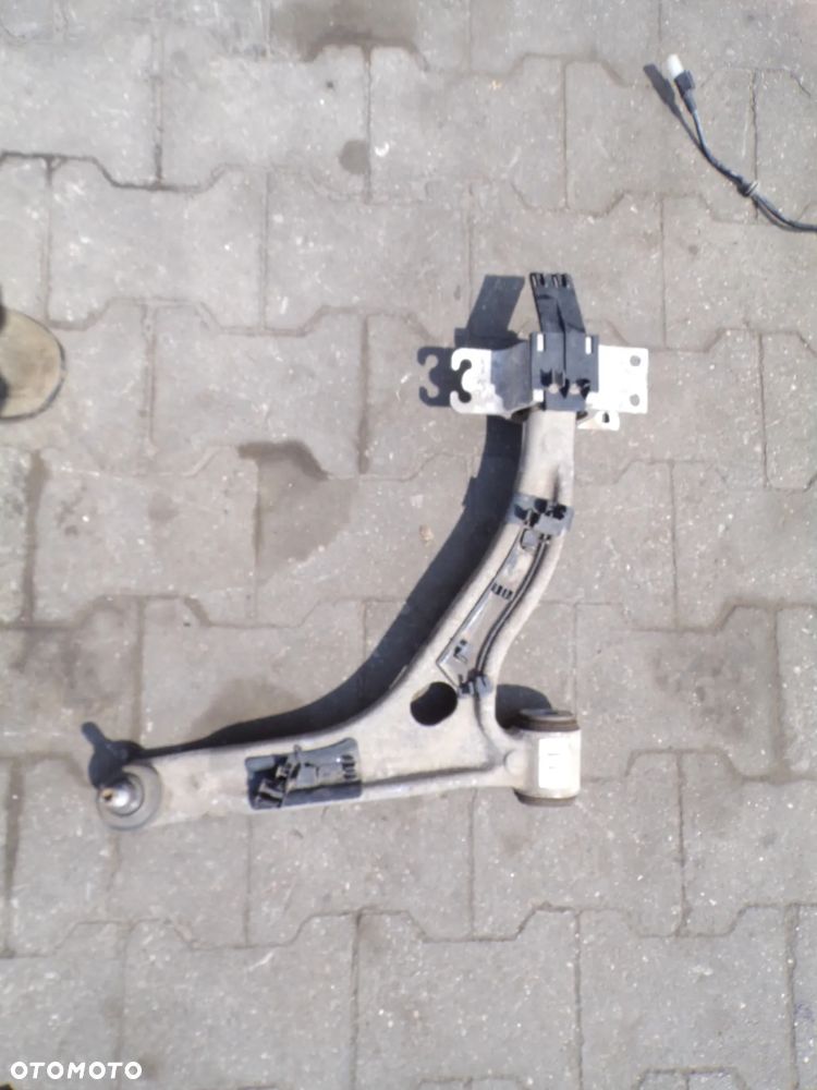 WAHACZ PRAWY PRZÓD MERCEDES CLA W117 - 1