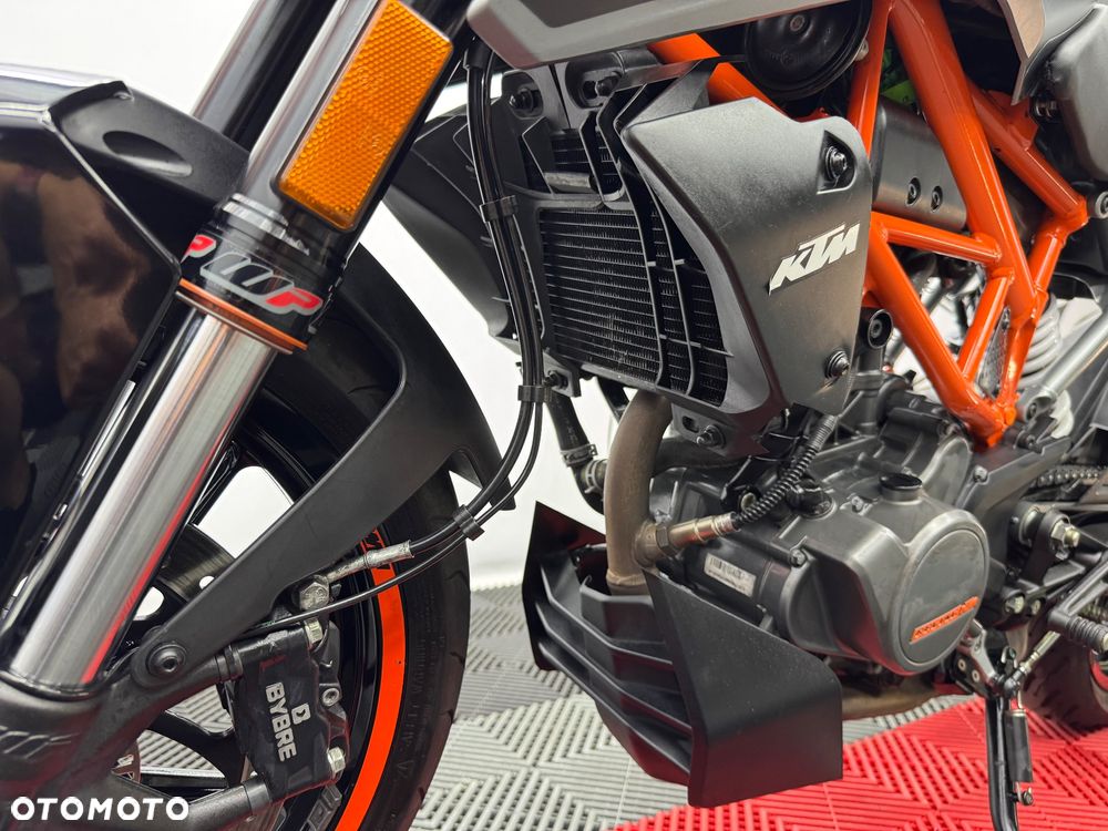 KTM Duke - 17