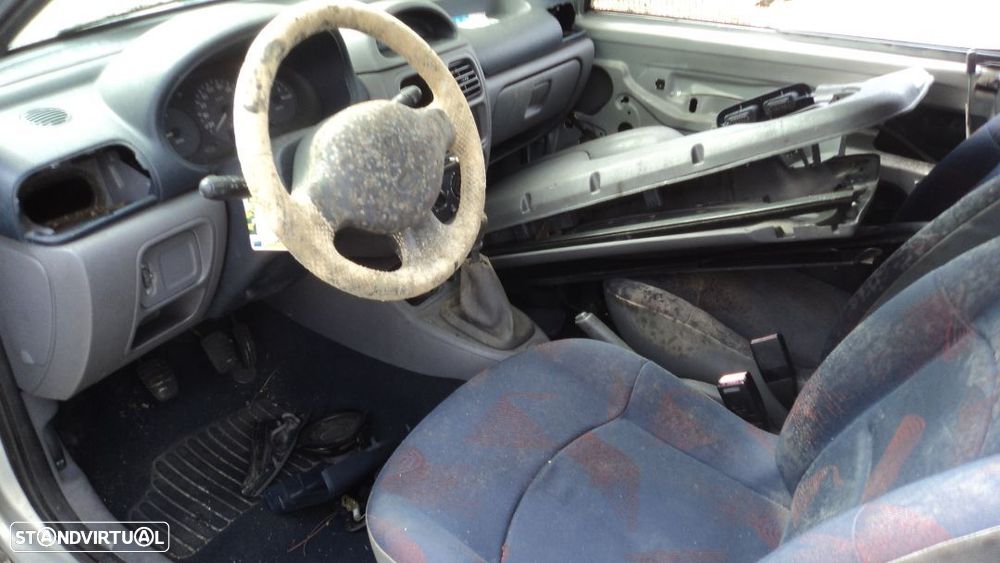 Renault Clio 1.9D Van 1999 - Para Peças - 7