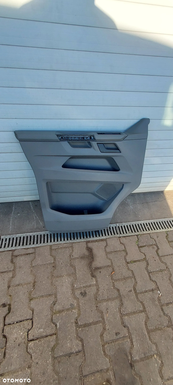 Tapicerka boczek drzwi lewa strona vw t 6.1