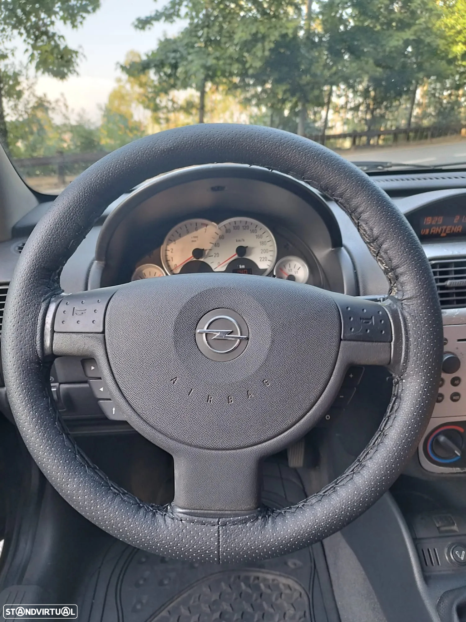 Opel Corsa 1.2 16V Enjoy - 15