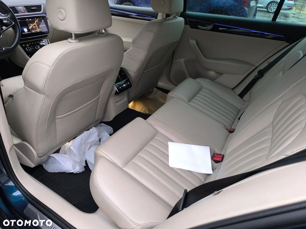 Skoda Superb 2.0 TDI SCR 4x4 L&K DSG - 8