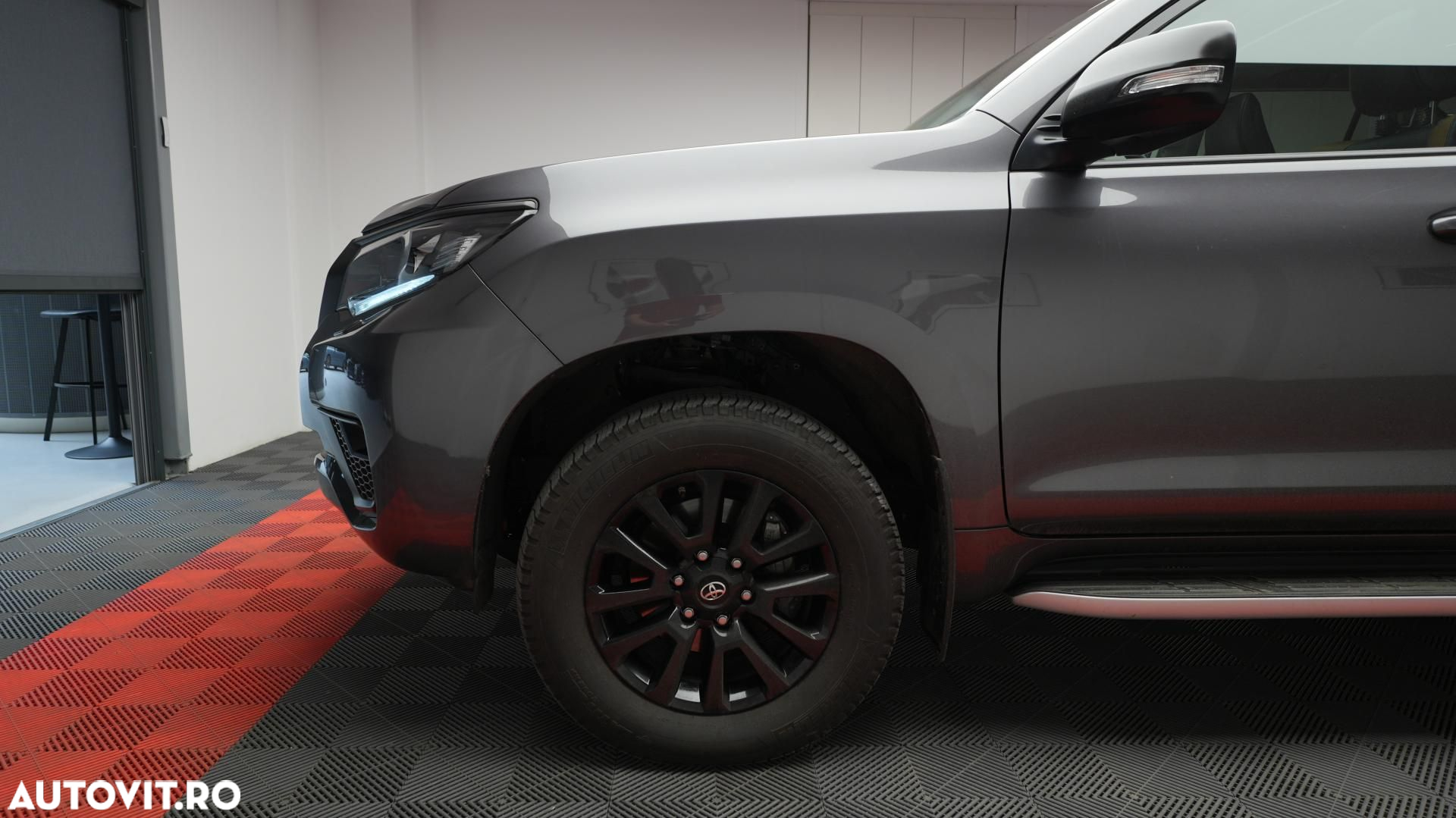Toyota Land Cruiser - 4