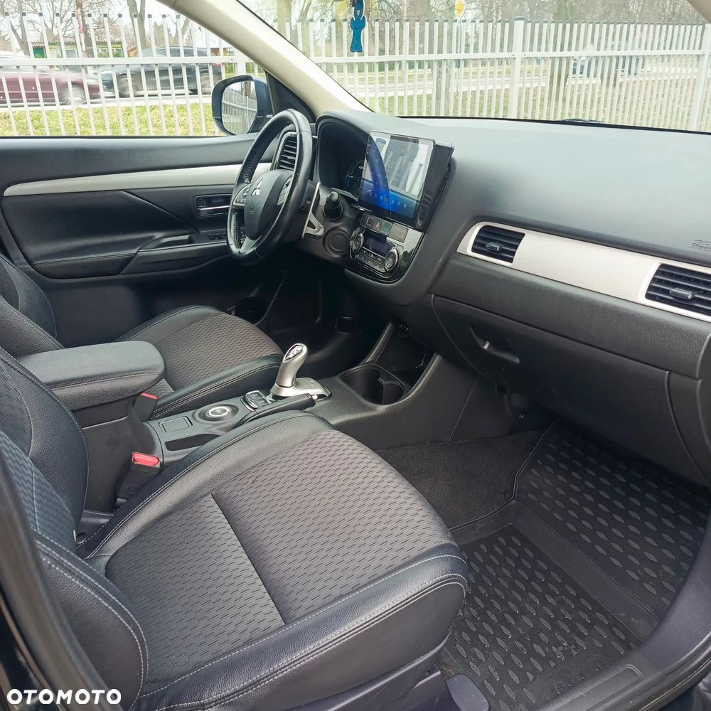 Mitsubishi Outlander 2.0 4WD Top - 8