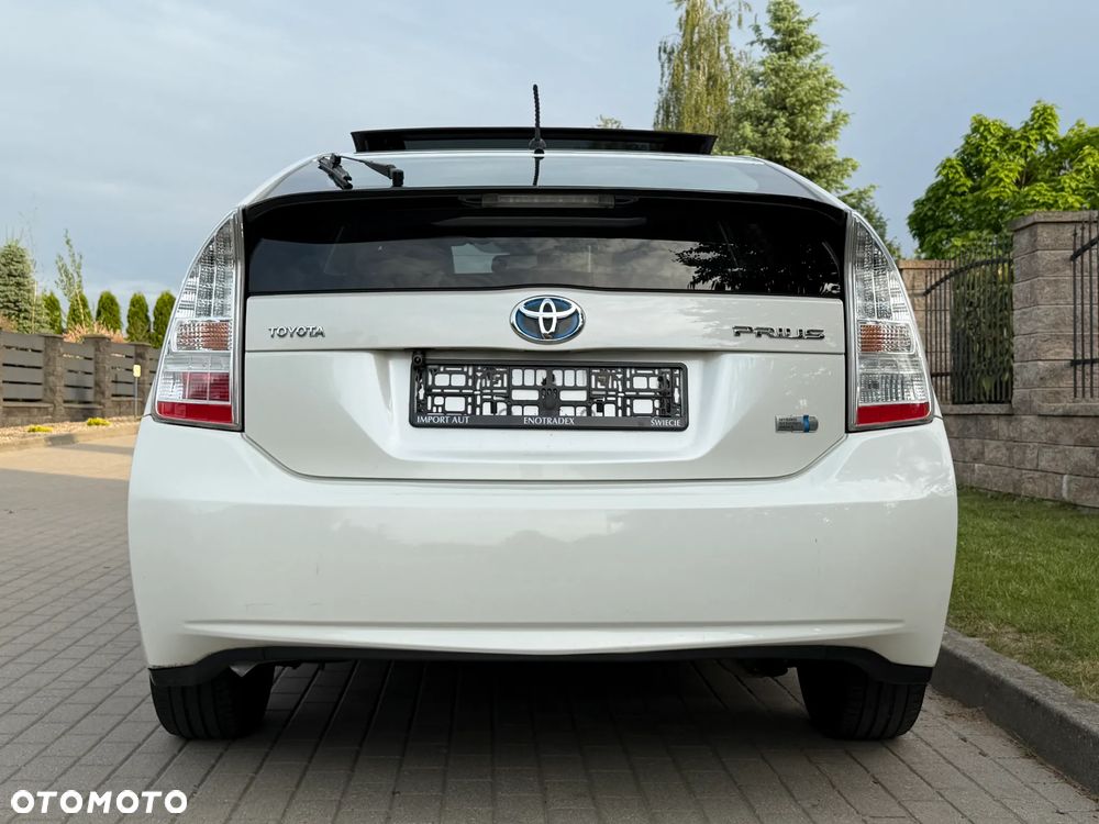 Toyota Prius (Hybrid) Executive - 28