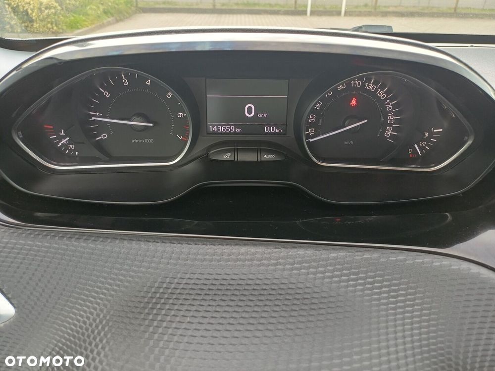 Peugeot 2008 1.2 Pure Tech Style S&S - 27