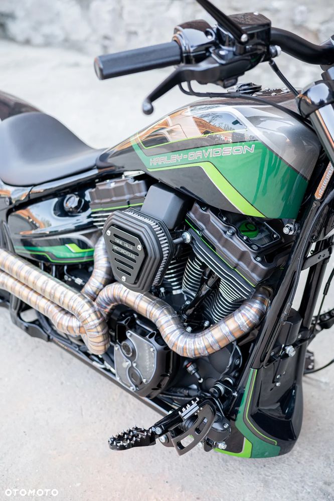 Harley-Davidson Softail Breakout - 18