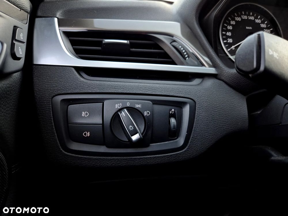 BMW X1 sDrive18d xLine - 19