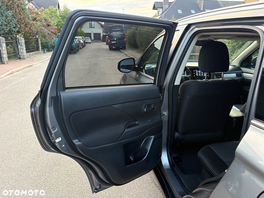 Mitsubishi Outlander 2.0 Invite + 2WD - 15