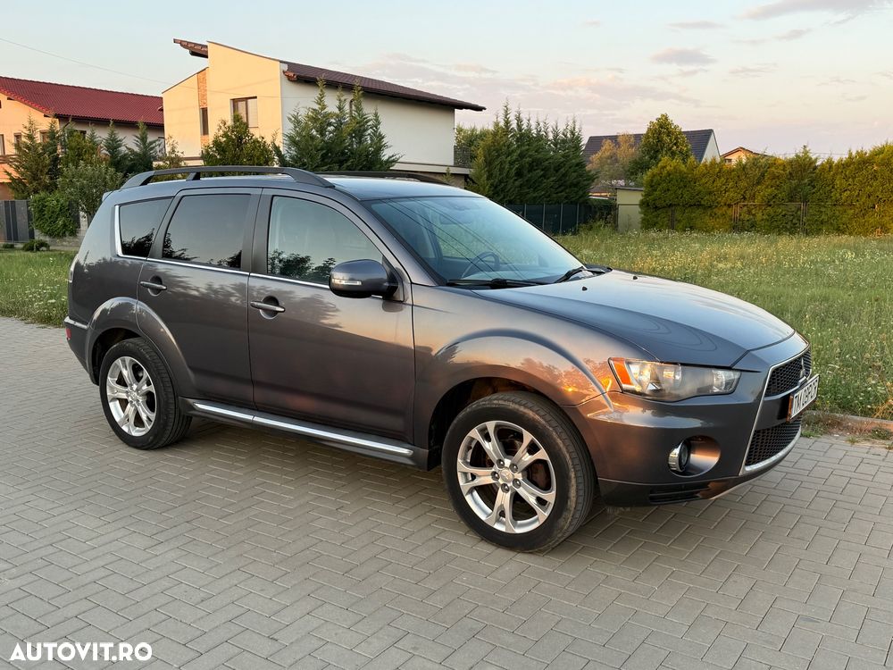 Mitsubishi Outlander - 1