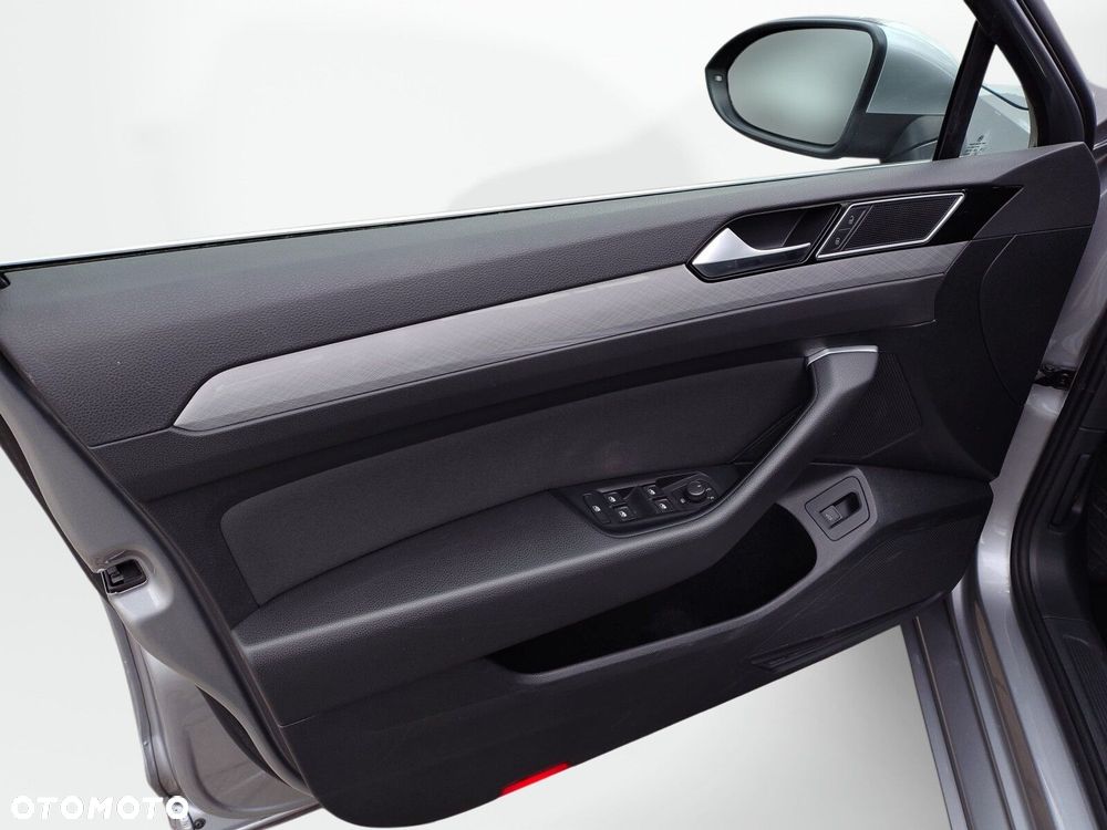 Volkswagen Passat Variant 2.0 TDI EVO Business DSG - 9