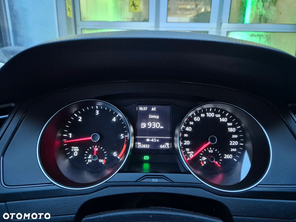 Volkswagen Passat 1.6 TDI BMT Trendline - 16