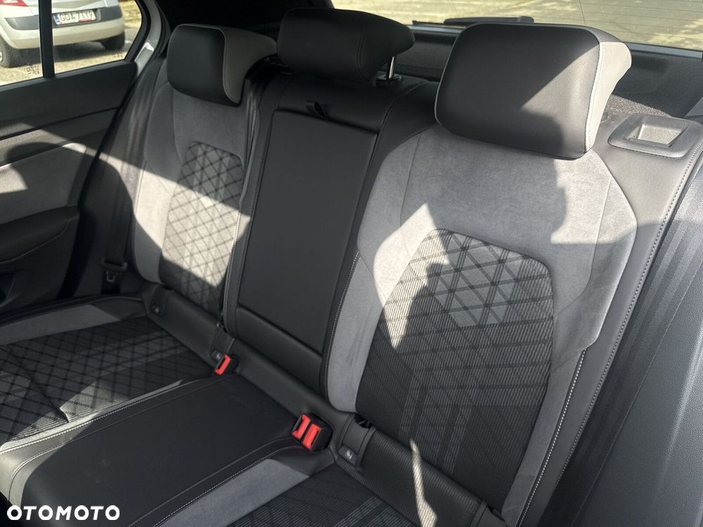Volkswagen Golf 1.5 eTSI mHEV R-Line DSG - 30