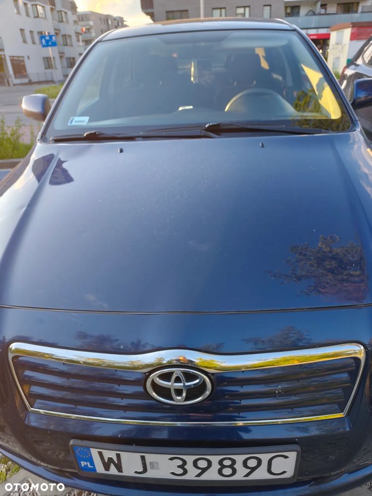 Toyota Avensis 1.6 VVT-i Luna - 2