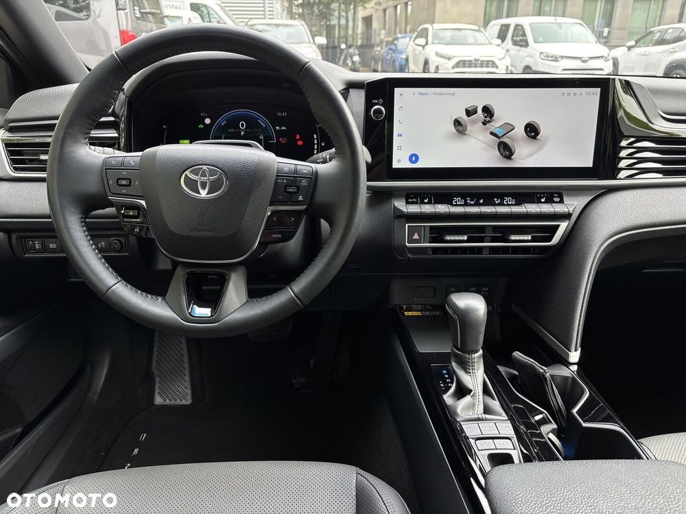 Toyota Camry - 17