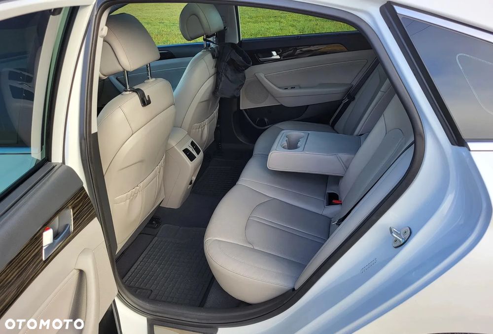 Hyundai Sonata - 12