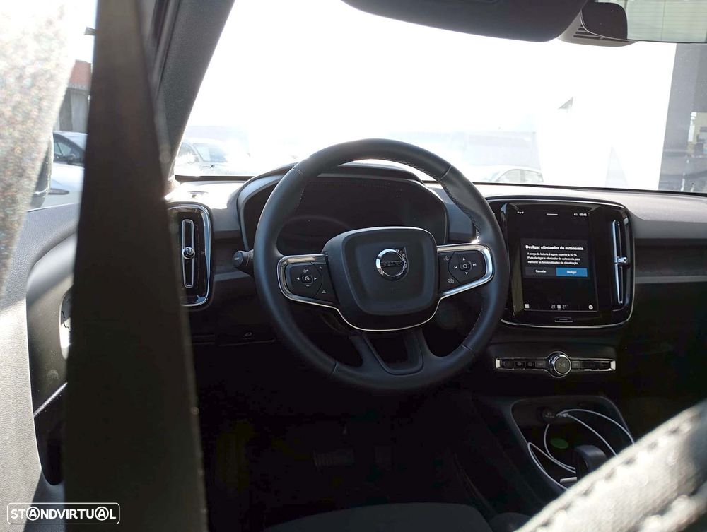 Volvo EX40 82 kWh Single Motor Extended Range Black Edition - 2